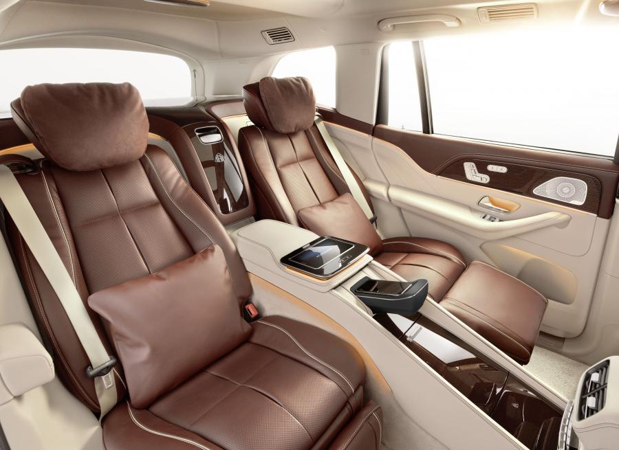 Интерьер Mercedes-Maybach GLS600 4Matic (X167) 2020 года  (WW) (фото 52 из 66)